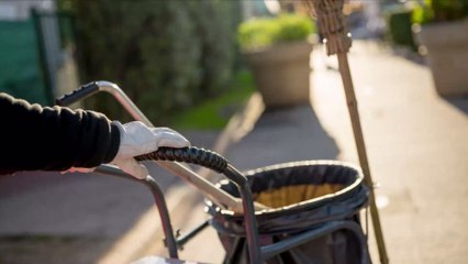 Dénoncé sur Twitter pour avoir fait la sieste, un agent d'entretien est renvoyé