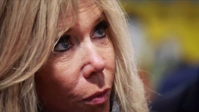 Brigitte Macron : son visage tuméfié affiché dans les rues de Milan