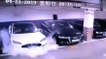 Une caméra de surveillance filme une Tesla qui prend feu et explose toute seule dans un parking (VIDEO)