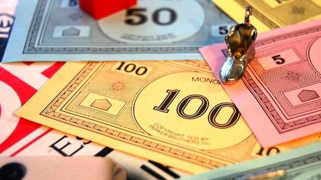 Argent : Il crédite son compte en banque de 900 euros avec des billets de Monopoly