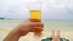 À Barcelone, un bar vous offre des bières gratuites si vous ramassez des mégots sur la plage