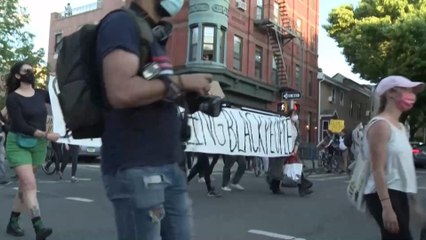 George Floyd : quand des policiers américains apportent leur soutien aux manifestants