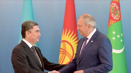 Turkménistan : le président interdit aux hommes de se teindre les cheveux