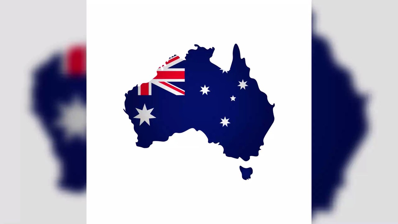 Un drone filme un grand requin blanc suivre des nageurs inconscients du danger (VIDEO)