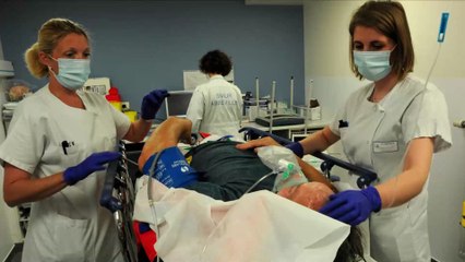 Coronavirus : "on est plutôt autour des 100 000 cas par jour" affirme le président du Conseil scientifique