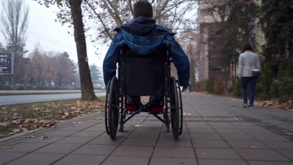 Russie : En fauteuil roulant, ce héros sauve un homme de la noyade sans hésiter