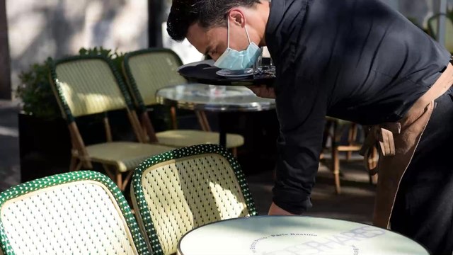 Coronavirus : les bars et restaurants bientôt fermés dès 23h à Paris ?