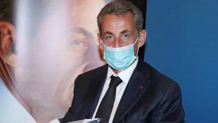 Nicolas Sarkozy agacé par une journaliste de BFMTV pendant une séance de dédicaces (VIDÉO)