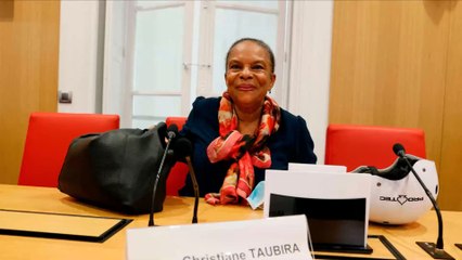 C l'hebdo : Christiane Taubira fond en larmes en évoquant les migrants de Lesbos