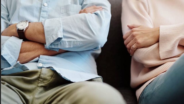 Couple : Le mari rentre trop tôt, l’amant tente de fuir par le balcon (Vidéo)