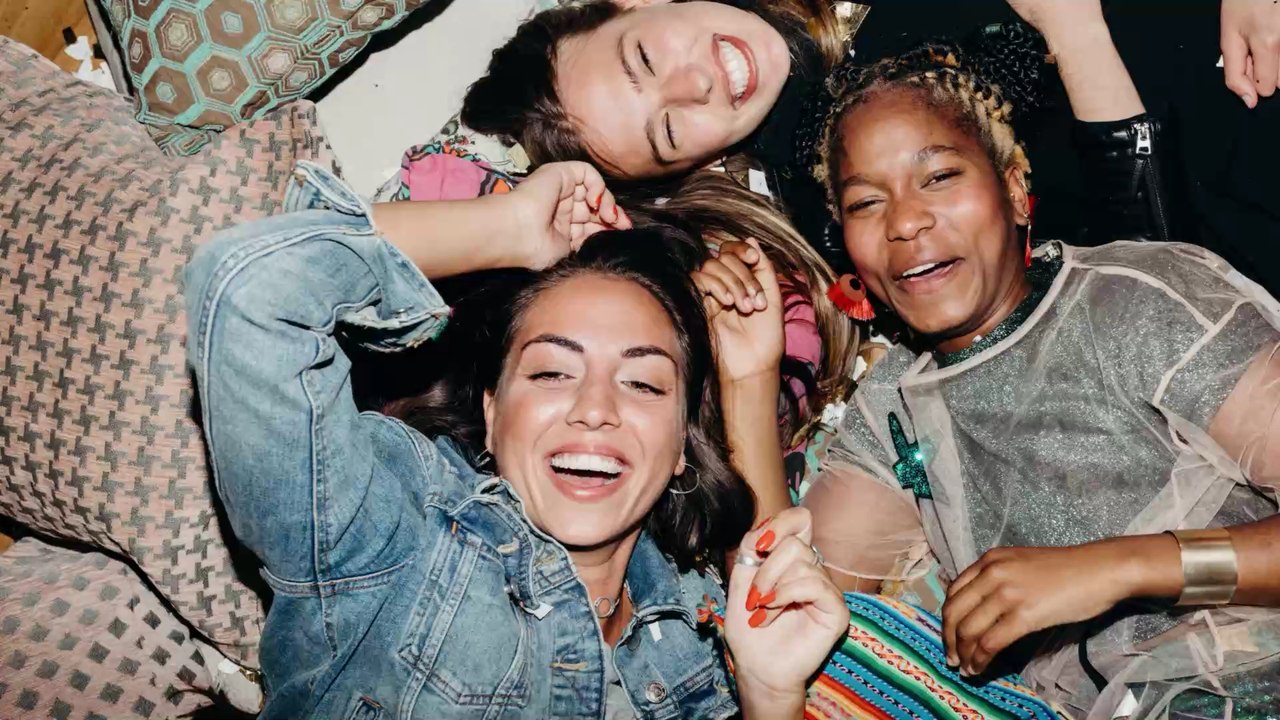 Coronavirus : un étudiant britannique écope de 10 000 euros d'amende pour avoir invité 50 personnes chez lui