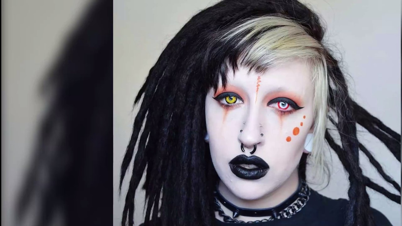 Transformation : De gothique à glamour, elle change de look et fait halluciner son copain (Vidéo)