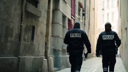 Google Maps : à Roubaix, un policier surpris en train de faire deux doigts d'honneur à la Google Car fait le buzz