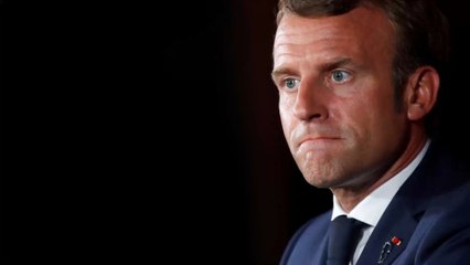 Emmanuel Macron : Des enfants le grondent pour avoir enlevé son masque