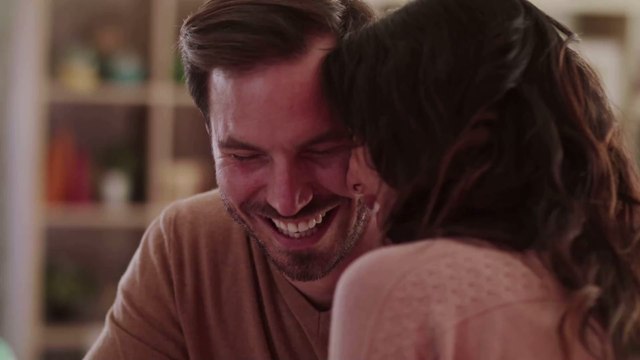 Tinder : les 21 questions à poser à son match pour tout savoir de sa personnalité