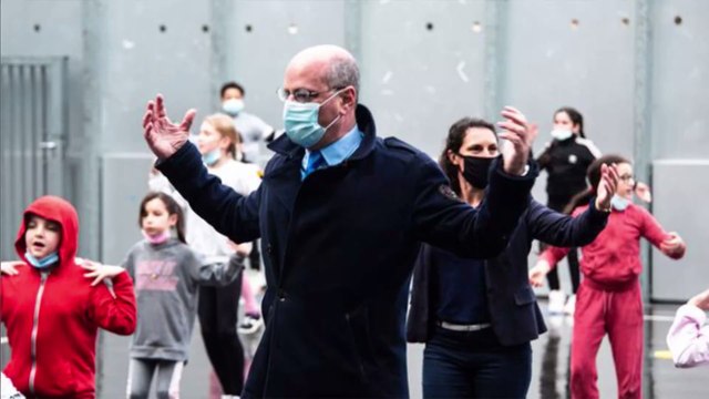 Jean-Michel Blanquer participe à un cours de sport, les images sont détournées et deviennent virales