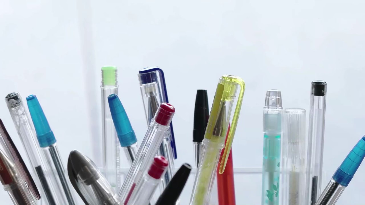 Insolite : Bic dévoile l’utilité du petit anneau au bout de son stylo 4 couleurs