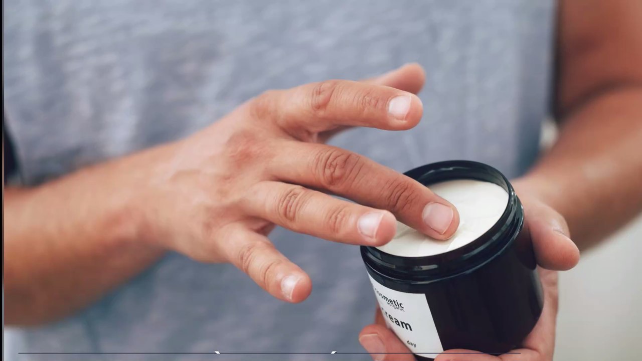 TikTok : La nouvelle tendance dangereuse de la crème pour érection sur les lèvres