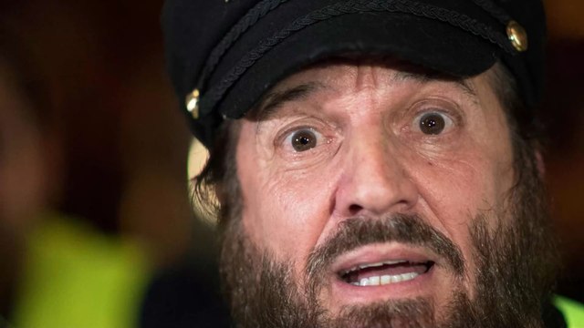 Quotidien : Francis Lalanne, hors de lui, s'attaque à des journalistes de Quotidien