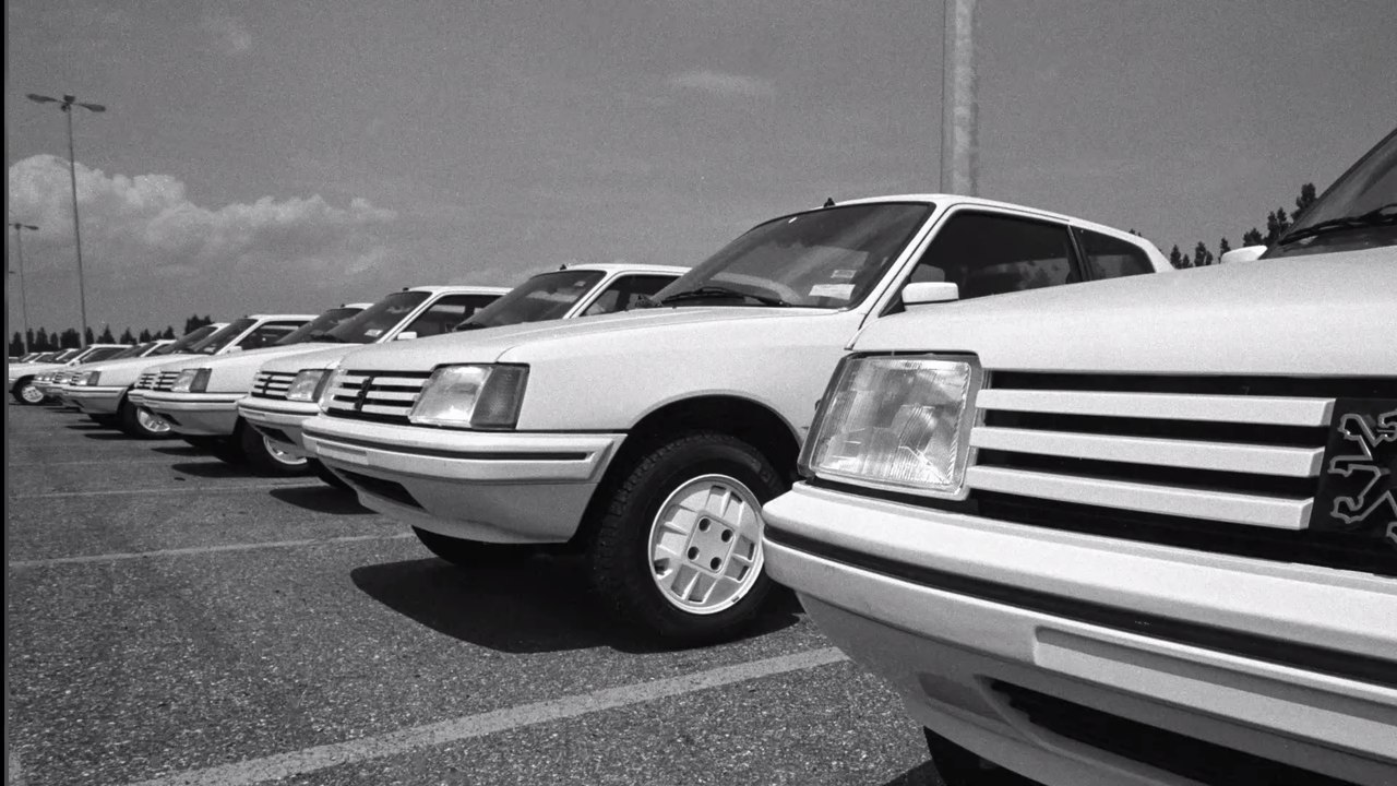 Braquage : ils tentent de braquer une banque avec une toute petite voiture (VIDÉO)