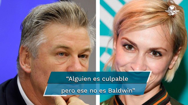 Reportan que Alec Baldwin busca evitar responsabilidad financiera por muerte de Halyna Hutchins