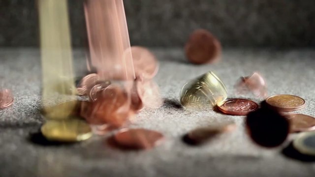 Insolite : un salarié reçoit sa dernière paye en pièces de 5 centimes