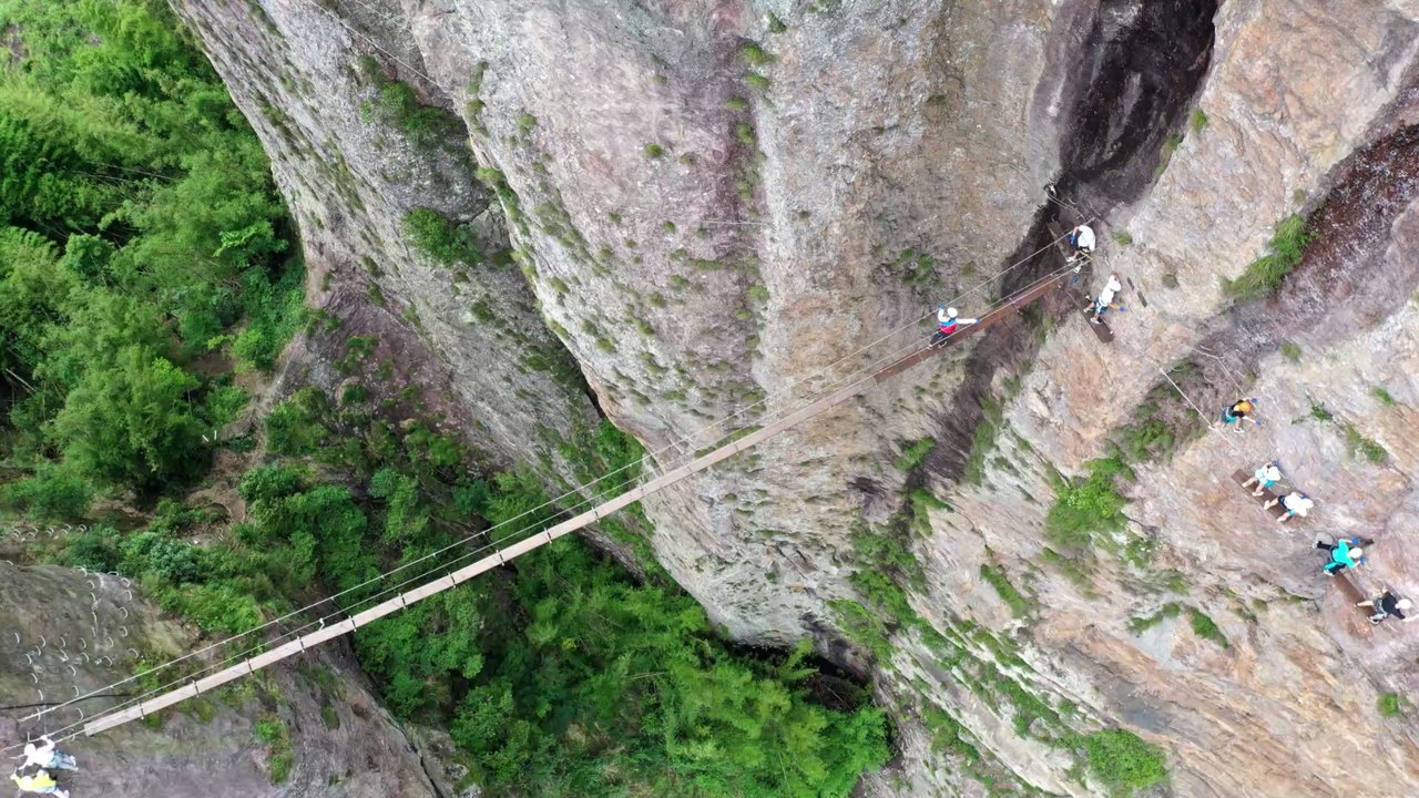 Via ferrata : un enfant de 12 ans meurt en faisant une chute de 80m