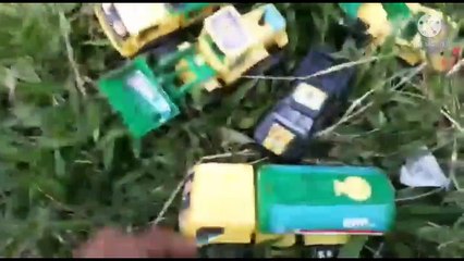 MENCARI MAINAN BANYAK MENEMUKAN MAINAN