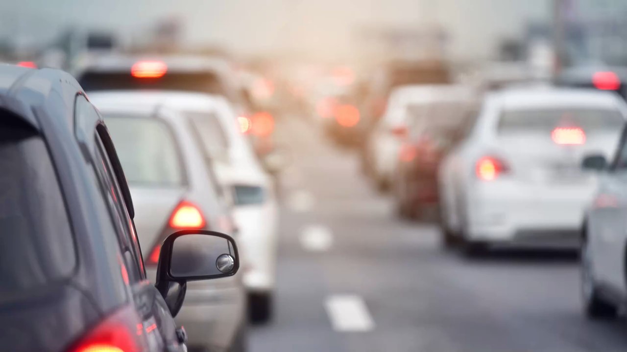 Luxembourg : les images étonnantes d'un homme marchant nu sur l'autoroute