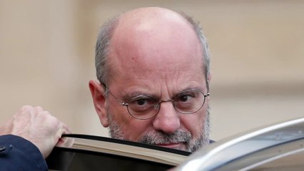 Des professeurs manifestent nus contre Jean-Michel Blanquer