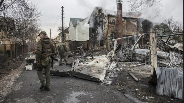 Ukraine's Kyiv prepares to fight Russian soldiers