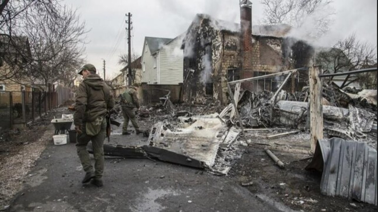 Ukraine's Kyiv prepares to fight Russian soldiers