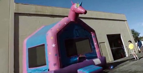Baskets S03 E01