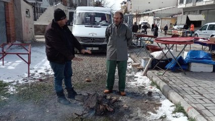 Sıcaklık eksi 12 derecelere kadar düşünce esnaf tezgah açamadı