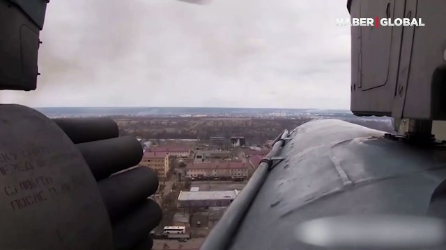 Rus Ka-52 saldırı helikopterleri Ukrayna'ya ait teçhizat kolonunu imha etti