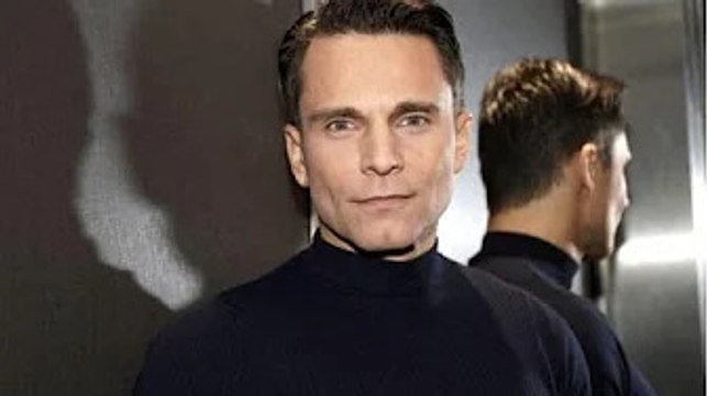 Allan Theo en couple les fesses à l'air, il prône le part@ge des tâches ménagères !