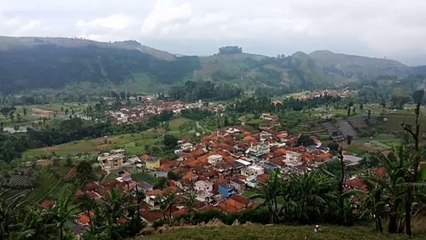 Suasana perkebunan di kaki gunung ciremai