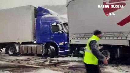 Son dakika... Kuzey Marmara Otoyolu'nda 4 tır birbirine girdi