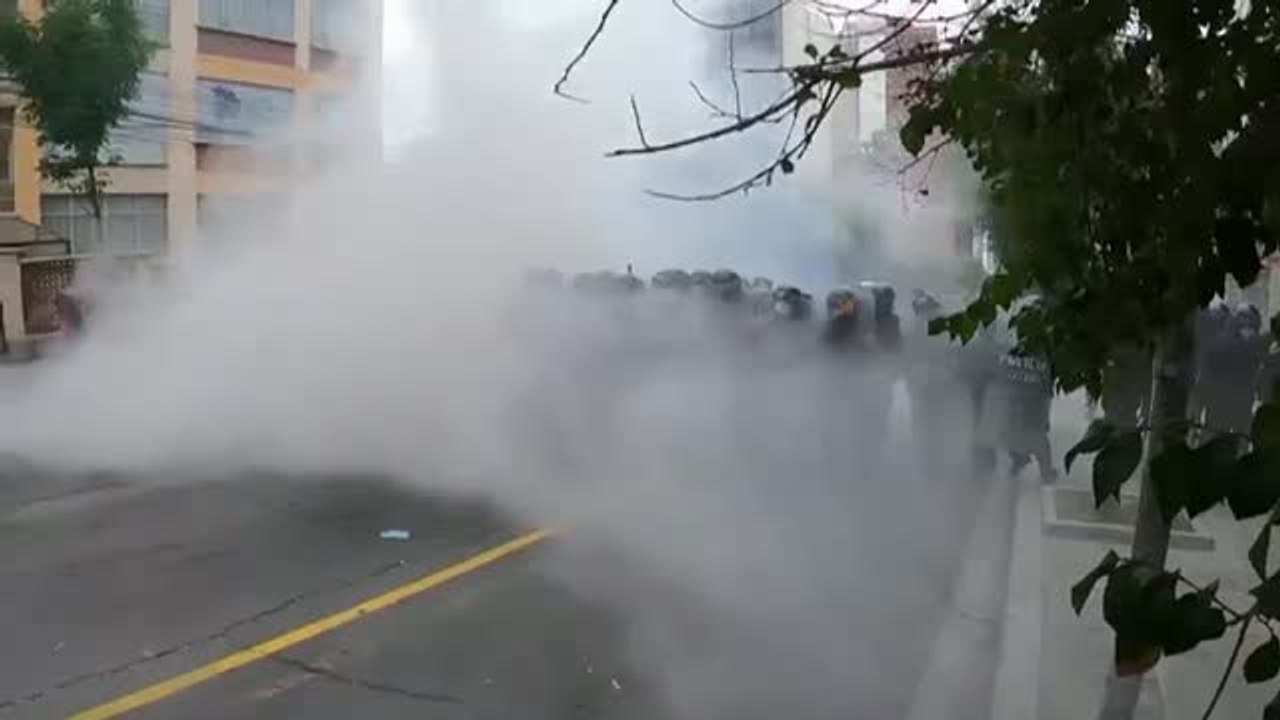 Miles de profesores inician una guerra en La Paz en defensa de sus derechos laborales