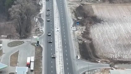 At close range, a Russian tank convoy was ambushed in Kyiv.