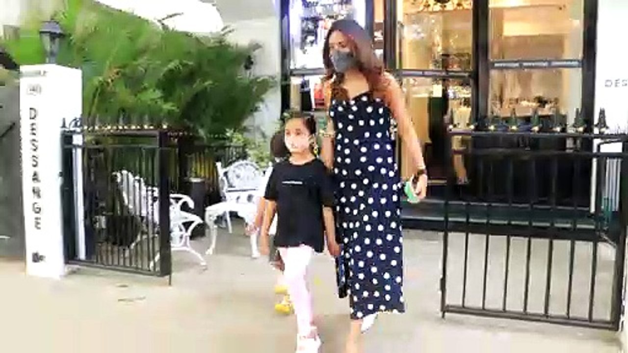 MIRA RAJPUT WITH KIDS SNAPPED AT SALON IN BANDRA