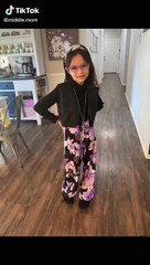 Bé gái 9 tuổi gây sốt nhờ tài thiết kế thời trang