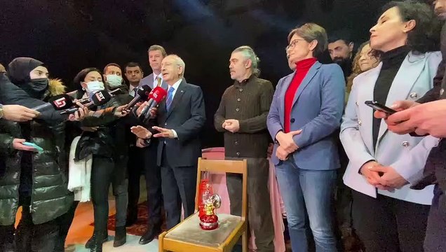 Kemal Kılıçdaroğlu elektriği kesilen Moda Sahnesi'nde