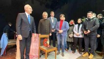 CHP Genel Başkanı Kemal Kılıçdaroğlu, elektriği kesilen Moda Sahnesi'ni ziyaret etti