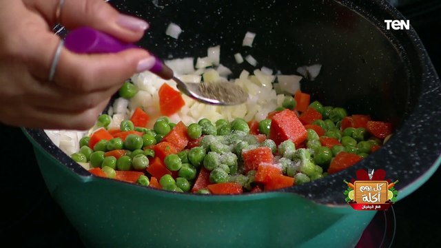 طريقة عمل شوربة النودلز مع الشيف فيفيان فريد