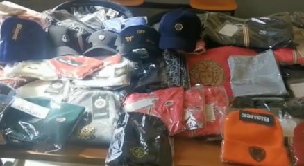 Napoli - Falsi capi di abbigliamento di note griffe: sequestrato laboratorio a Forcella (12.03.22)