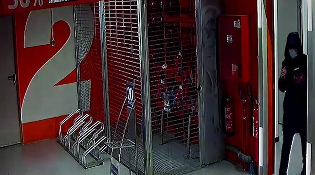 Una banda de ladrones que asaltaba coches acumulaba 115 antecedentes