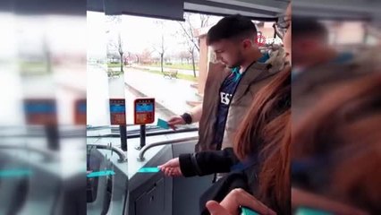 Otobüse binen Trabzonlu vatandaşlar o sesi duyunca şaşırıyor: "O sene bu sene"
