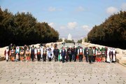 Türkmen Alevi Bektaşi Vakfı'ndan Anıtkabir'e ziyaret