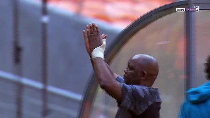 جماهير صن داونز تحيي موسيماني